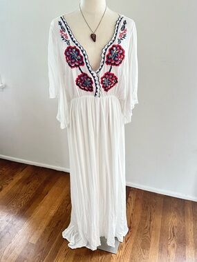 Suzanne Betro White Embroidered Boho Maxi Dress Red Navy Caftan Dress L